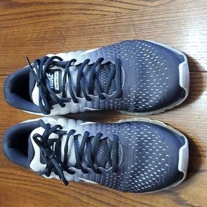 Mens Nike AirMax like new.